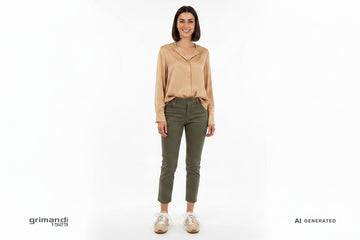 CafeNoir sneaker suede beige traforata charms oro pantalone cropped verde oliva camicia seta sabbia urban chic - AI-Generated Model