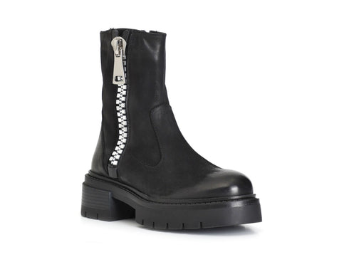 CafèNoir Black Boots with Maxi Zip: Fall/Winter Trendy