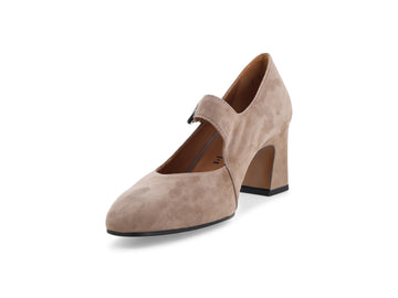 Dettaglio punta e mascherina décolleté Melluso in camoscio beige