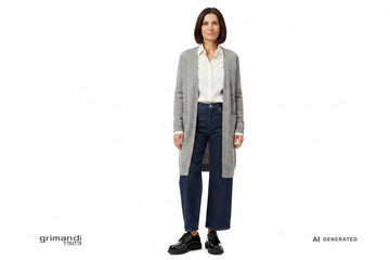 Outfit 2 Stile Sobrio Raffinato – Cardigan lungo cashmere greige con camicia sartoriale twill panna e jeans gamba ampia vita alta denim blu notte