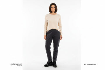 Melluso sneaker vernice nera crinkle zeppa interna zip argento Outfit tempo libero pantalone jersey cotone grigio maglione cashmere ecru - AI-Generated Model