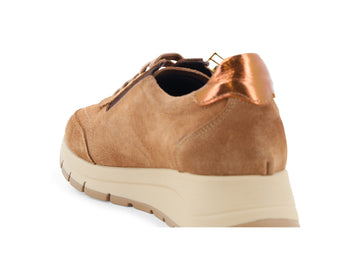 Dettaglio tacco monoblocco 3 cm e suola gomma sneakers Melluso