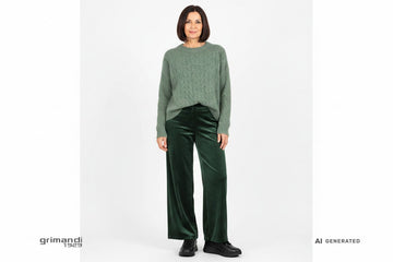 Outfit 2 – Maglione alpaca salvia con pantaloni palazzo velluto verde bosco - AI-Generated Model