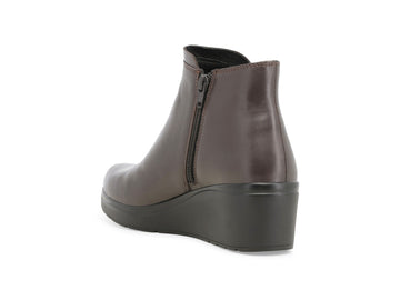 Dettaglio tacco zeppa 5 cm e suola gomma stivaletti Melluso