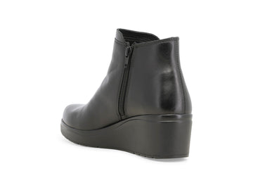 Dettaglio tacco zeppa 5 cm e suola gomma stivaletti Melluso