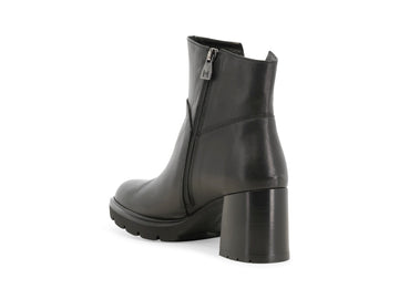 Dettaglio tacco blocco 6 cm e suola gomma stivaletti Melluso