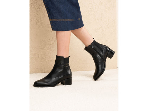 NeroGiardini Women's Black Leather Ankle Boots with Medium Heel