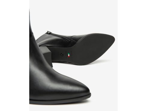 NeroGiardini Elegant Black Leather Ankle Boots with V-Neck