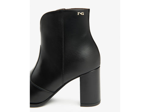 NeroGiardini Elegant Black Leather Ankle Boots with V-Neck