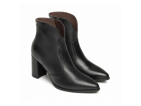 NeroGiardini Elegant Black Leather Ankle Boots with V-Neck