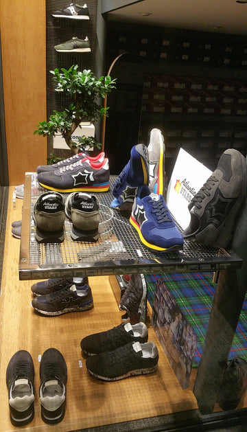 Vetrina dettaglio scarpe uomo