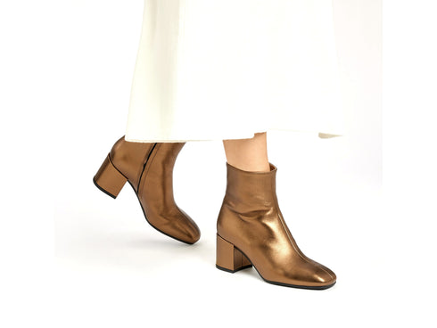 Frau Classic Elegant Wide Heel Ankle Boots in Laminated Leather