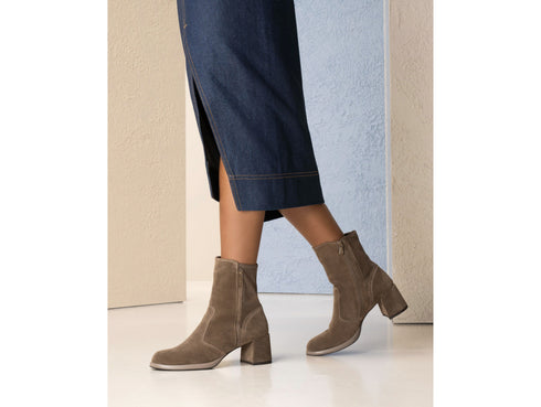 NeroGiardini Women's Ankle Boots in Suede and Stretch Fabric