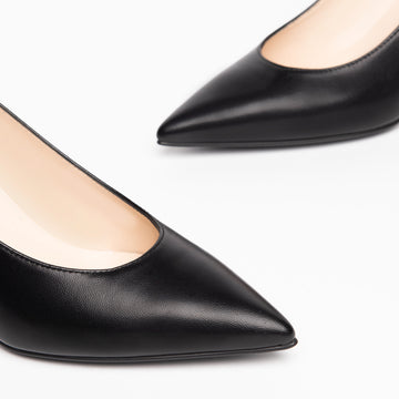 NeroGiardini leather décolleté with sculpted heel