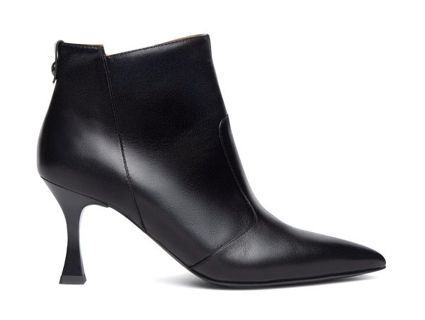 Nero Giardini tronchetti eleganti a punta in pelle nera I205582DE-100