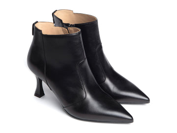 Nero Giardini elegant pointed leather ankle boots