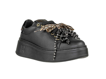 GIO+ Sneakers Nera con Stringhe Leopardate e Charms/Perline