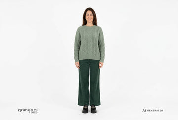 Mocassini Melluso donna indossati con maglione a trecce alpaca salvia e pantaloni palazzo velluto verde bosco. Outfit 2