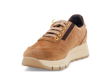 Dettaglio punta e mascherina sneakers Melluso in camoscio marrone