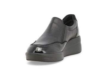 Dettaglio punta e mascherina sneakers Melluso in pelle nera