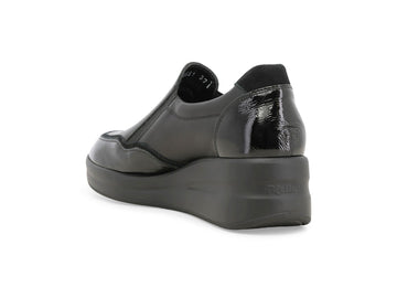Dettaglio tacco zeppa 5 cm e suola gomma sneakers Melluso