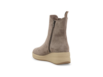 Dettaglio tacco zeppa 5 cm e suola gomma stivaletti Melluso