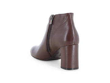Dettaglio tacco blocco 7 cm e suola gomma stivaletti Melluso