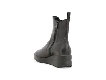 Dettaglio tacco zeppa 5 cm e suola gomma stivaletti Melluso