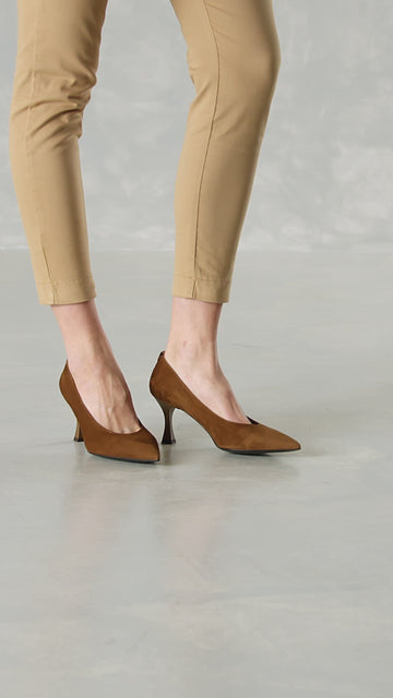NeroGiardini suede décolleté with spool heel