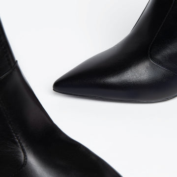 Nero Giardini elegant pointed leather ankle boots