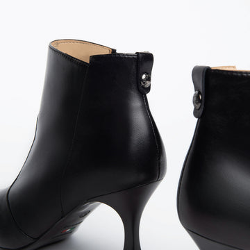 Nero Giardini elegant pointed leather ankle boots