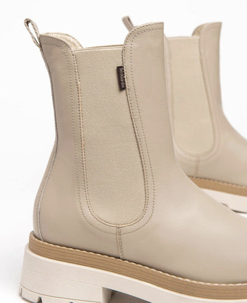 NeroGiardini leather chelsea boots